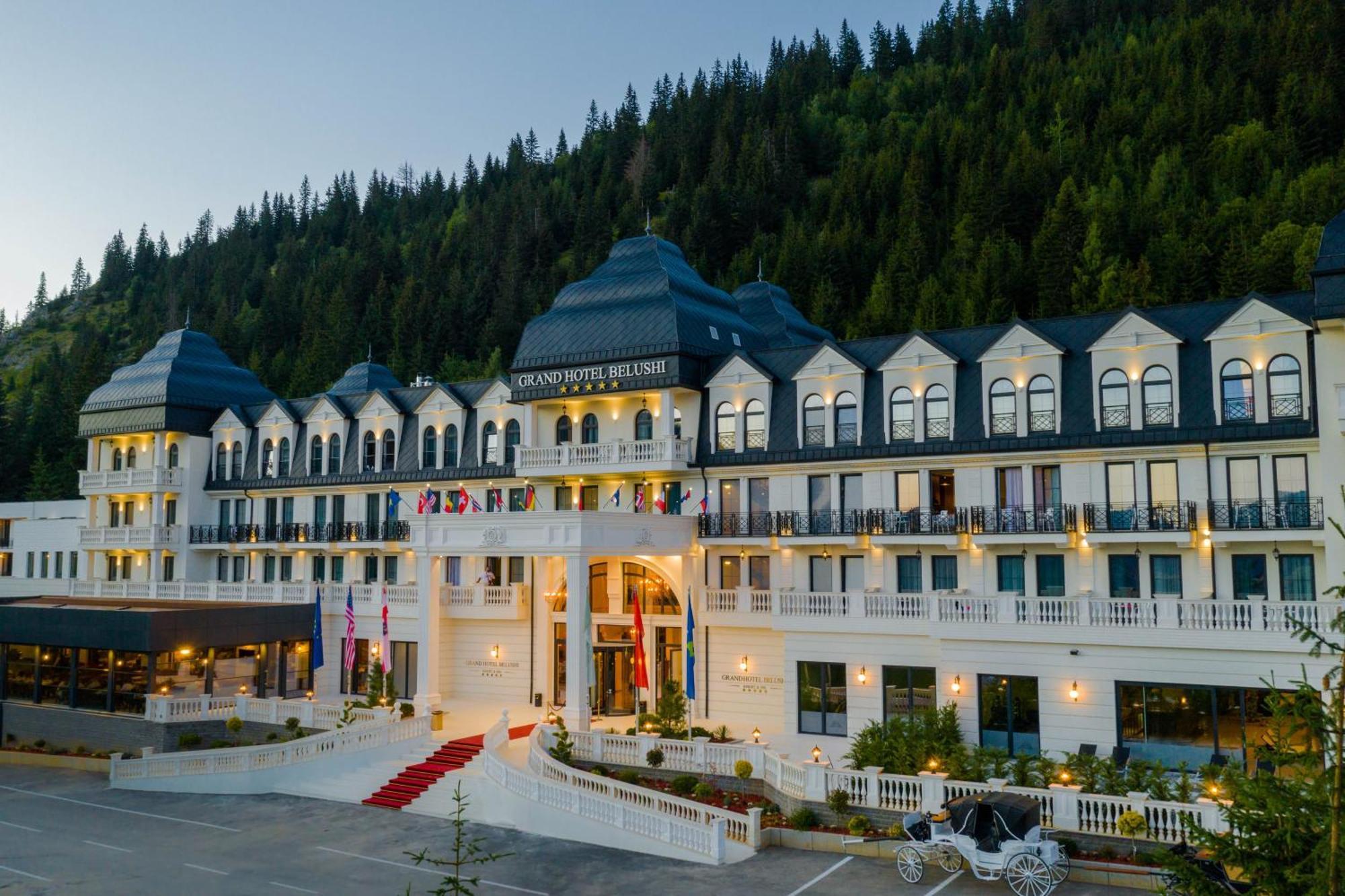 Grand Hotel Belushi Boge Exteriér fotografie